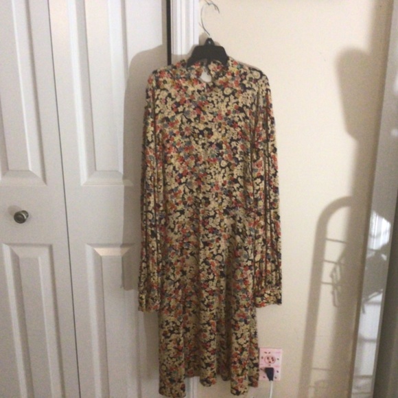 Dress - Picture 2 of 2